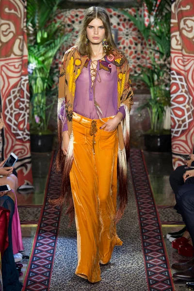 Look 32